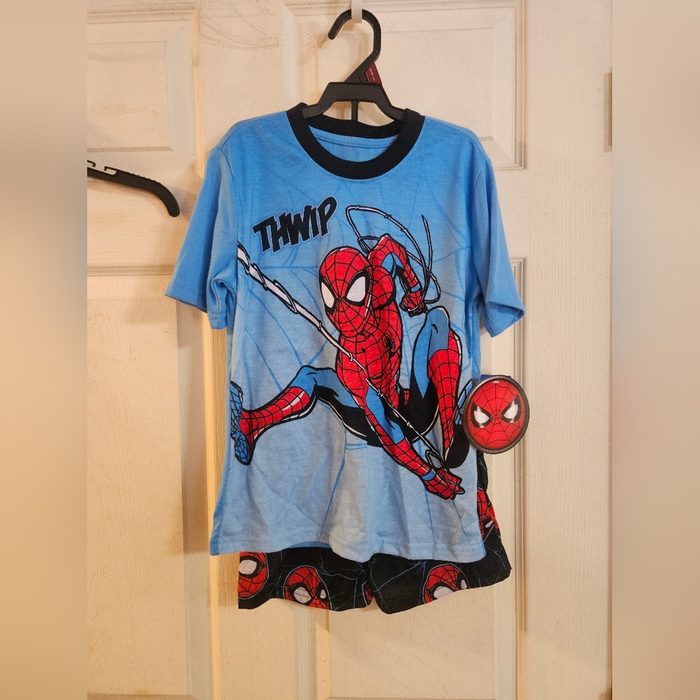 MARVEL SPIDERMAN TWO PIECE PAJAMA SET: NEW WITH TAGS: SIZE S (6/7)